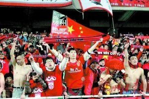 饥饿的阿姨们把内裤洒了